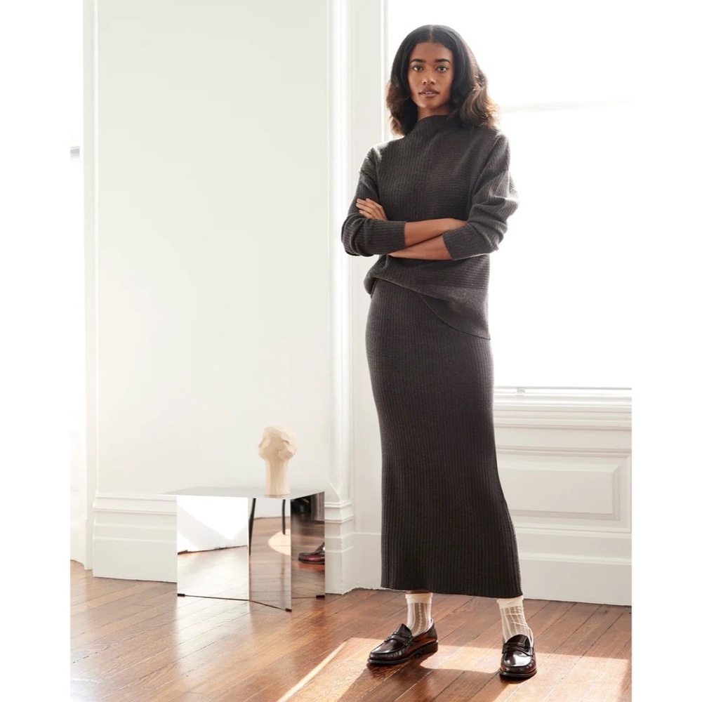 Modern Citizen Keira Ribbed Knit Midi Skirt in Charcoal
